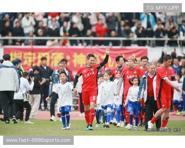 足球明星签名背后的故事与价值探索:如何影响球迷与市场 足球明星签名背后的故事与价值探索:如何影响球迷与市场